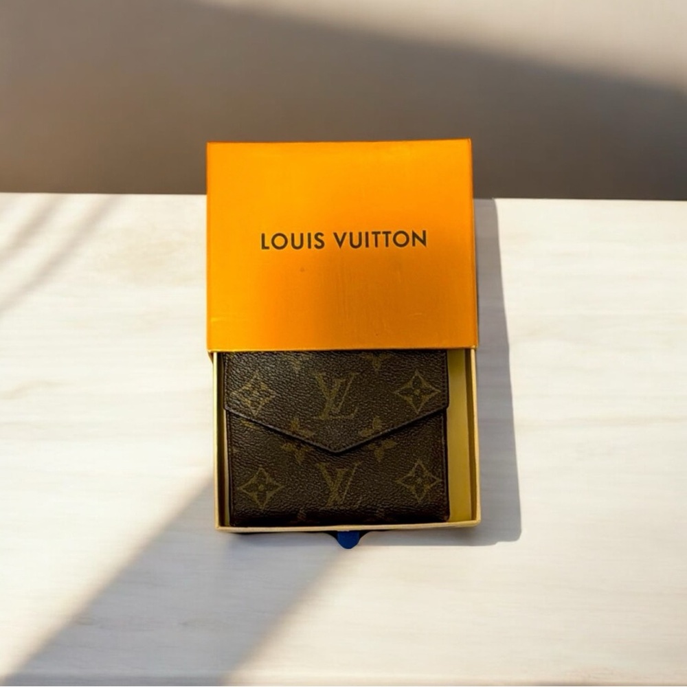 Louis Vuitton Monogram wallet in Excellent Condition  Authentic